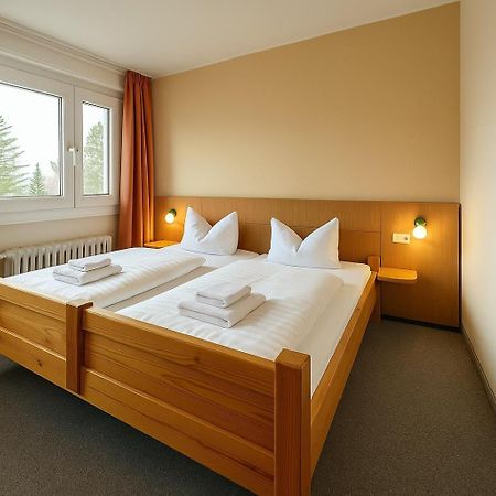 Hotel Am Laerchenberg I Fruehstueck, Wlan, Parkplatz Schirgiswalde-Kirschau Exterior foto