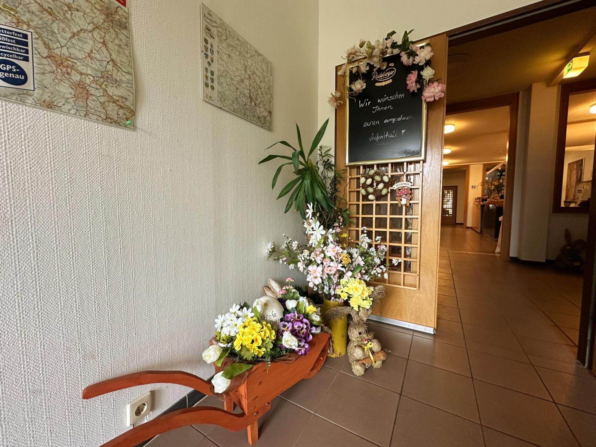 Hotel Am Laerchenberg I Fruehstueck, Wlan, Parkplatz Schirgiswalde-Kirschau Exterior foto