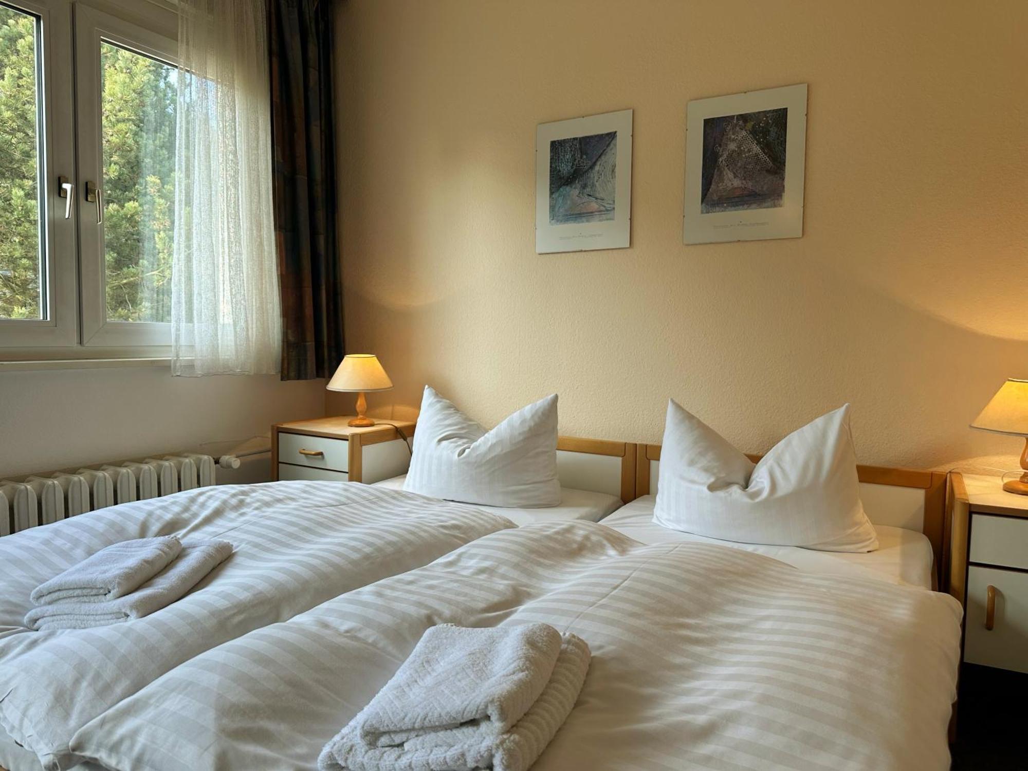 Hotel Am Laerchenberg I Fruehstueck, Wlan, Parkplatz Schirgiswalde-Kirschau Exterior foto